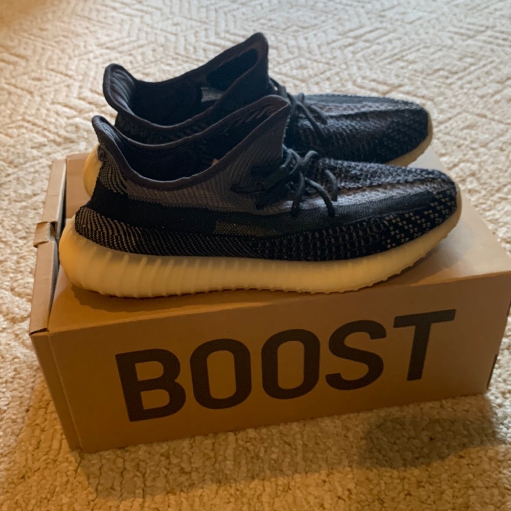 Yeezy Boost 350 V2 “Carbon”